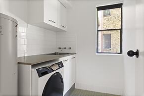 Stylish 3-bed Newport Stay With Balcony