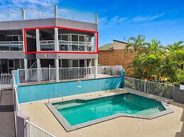 Beachside 2-bed Apartment With Secure Parking