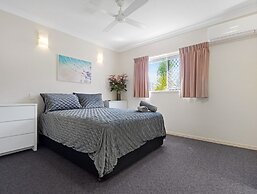 Beachside 2-bed Apartment With Secure Parking