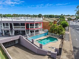 Beachside 2-bed Apartment With Secure Parking
