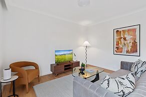 Stylish 2-bed Apartment With Pool in Camperdown