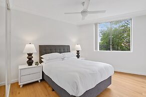 Stylish 2-bed Apartment With Pool in Camperdown