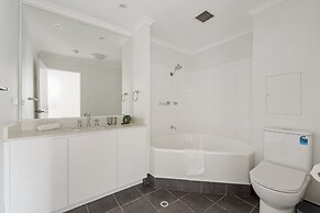 Stylish 2-bed Apartment With Pool in Camperdown