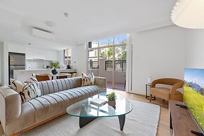 Stylish 2-bed Apartment With Pool in Camperdown