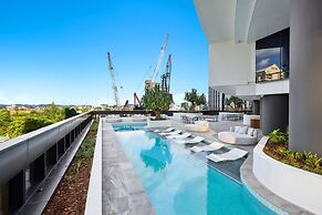 Brisbane 1BR With Pool, Spa, Sauna and Balcony