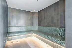 Brisbane 1BR With Pool, Spa, Sauna and Balcony