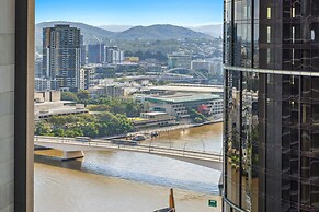 Brisbane 1BR With Pool, Spa, Sauna and Balcony
