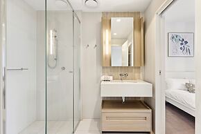 Brisbane 1BR With Pool, Spa, Sauna and Balcony