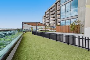Stylish City-view Apartment With Amenities