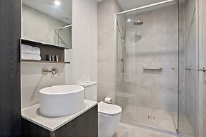 Stylish City-view Apartment With Amenities