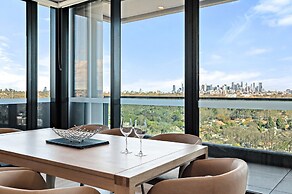 Stylish City-view Apartment With Amenities