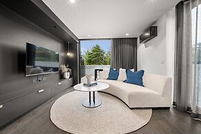 Braddon Studio With Communal BBQ