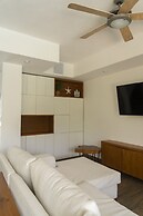 Private Jacuzzi and Balcony in 2-br Villa