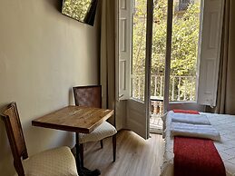 Casa Consell Gran Via Guest House