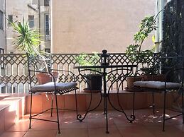 Casa Consell Gran Via Guest House