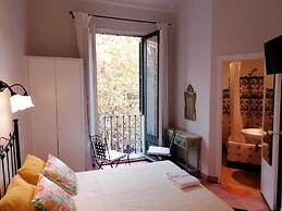 Casa Consell Gran Via Guest House