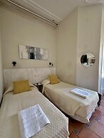 Casa Consell Gran Via Guest House
