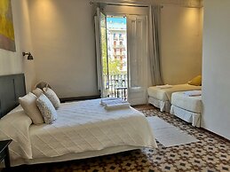 Casa Consell Gran Via Guest House