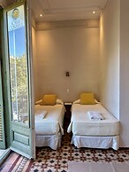 Casa Consell Gran Via Guest House
