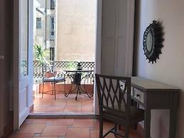 Casa Consell Gran Via Guest House