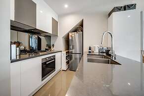 Tranquil Apartment in Green, Well Connected Suburb