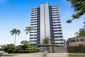 Stylish 2-bed in Surfers Paradise With River Views