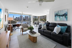 Stylish 2-bed in Surfers Paradise With River Views