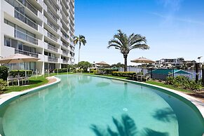 Stylish 2-bed in Surfers Paradise With River Views