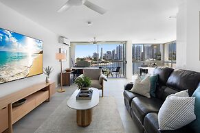 Stylish 2-bed in Surfers Paradise With River Views