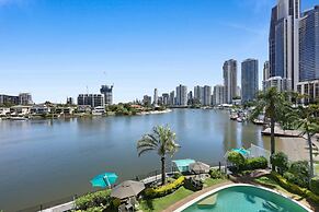 Stylish 2-bed in Surfers Paradise With River Views
