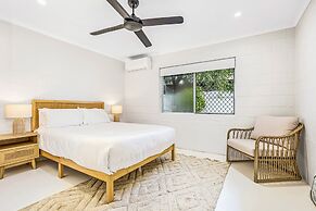Bright and Spacious Triplex Near Holloways Beach