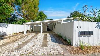 Bright and Spacious Triplex Near Holloways Beach