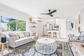 Bright and Spacious Triplex Near Holloways Beach