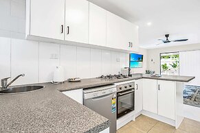 Bright and Spacious Triplex Near Holloways Beach