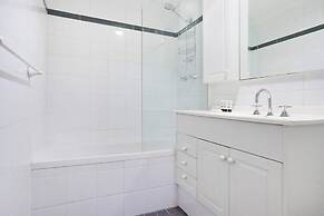 King Size Studio With Water View, Walk To The City