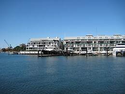 King Size Studio With Water View, Walk To The City