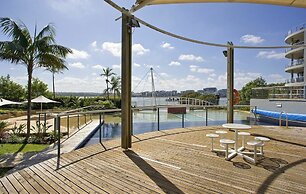 Bright 2-bed Apartment Near Wentworth Point Sights