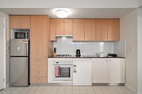 Bright 2-bed Apartment Near Wentworth Point Sights