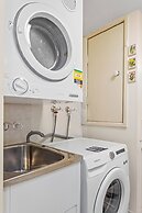 Albion Convenient Hideaway With Parking & Balcony