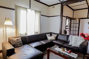 Cosy 3-bed Home With Fireplace & Outdoor BBQ