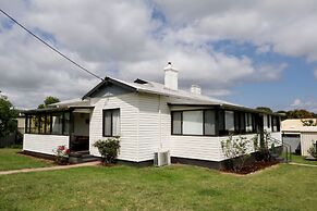 Cosy 3-bed Home With Fireplace & Outdoor BBQ