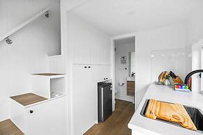 Cute 1-bed Tiny House With Garden in Nature