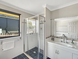 Our Haven: 4-bed Escape Near Beach & Mogo Trails