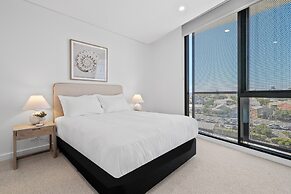 Stylish 2-bed Unit With Views & Rooftop Access