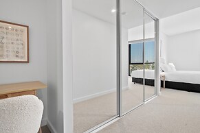 Stylish 2-bed Unit With Views & Rooftop Access