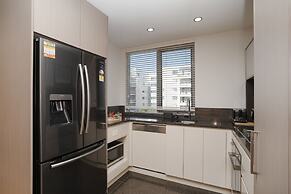 Modern 1-bed Unit With Pool Views and Balcony
