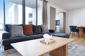 Modern 1-bed Unit With Pool Views and Balcony
