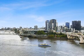 Central Brisbane Studio With Stunning River Views