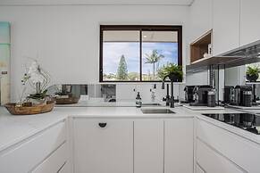North-east Facing Modern 2-bed Apartment