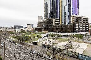 Stylish Southbank 2-bed Flat w/ Balcony